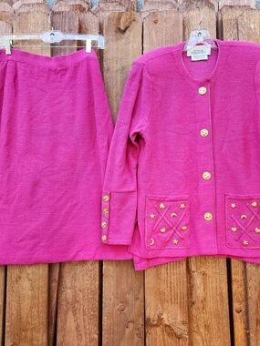 St. John Knits Vintage Fuchsia Pink Knit Skirt Suit Set Gold Celestial Buttons